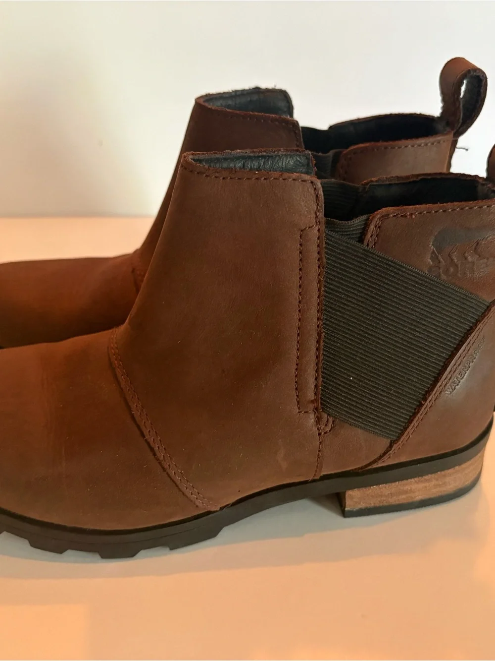 Women’s Sorel Emelie Brown Chelsea Boots size 6 Classic Slip-On Boot, waterproof